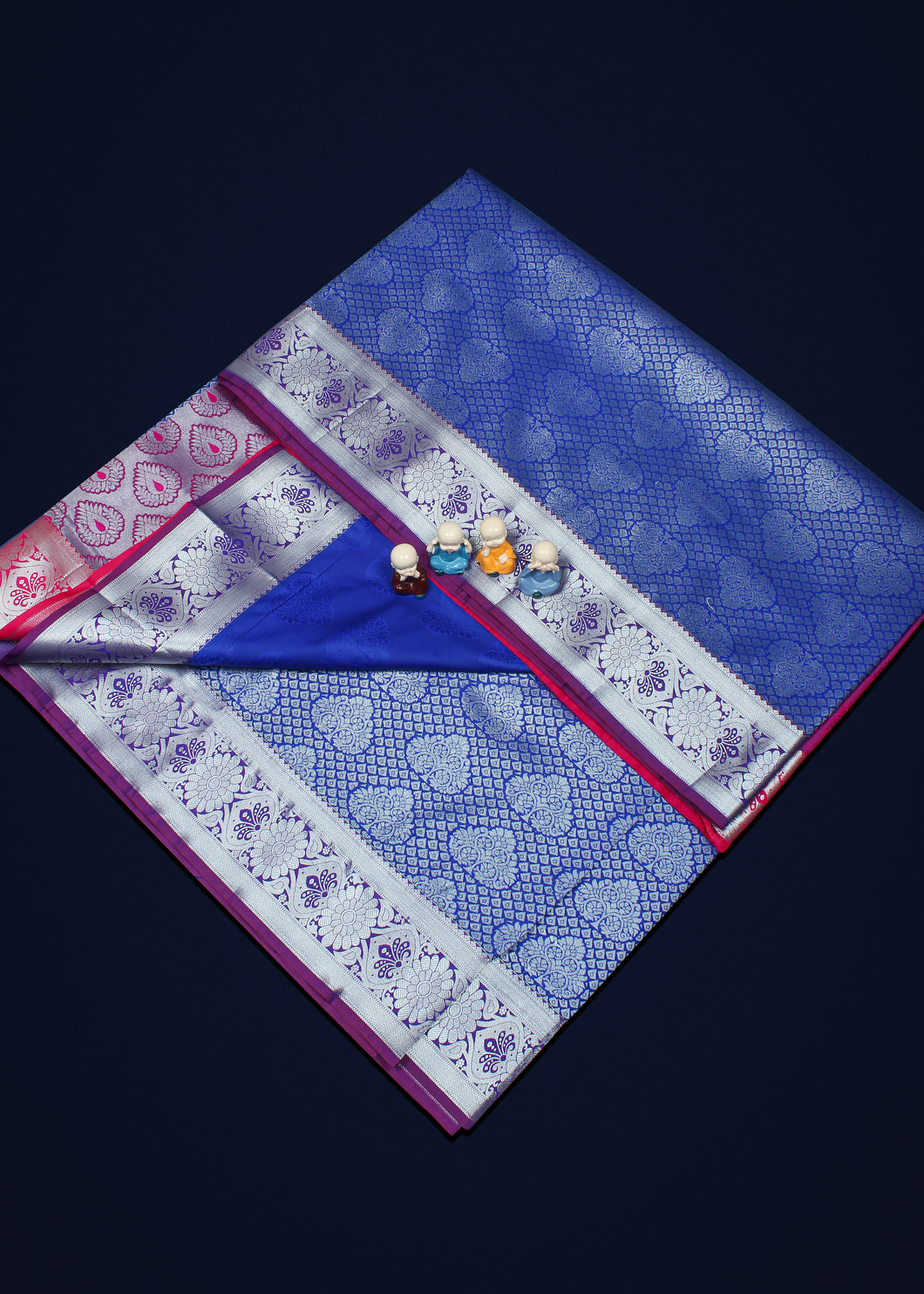 Captivating Pink and Navy Blue Silk Saree - A Timeless Fusion of Grace and Allure!